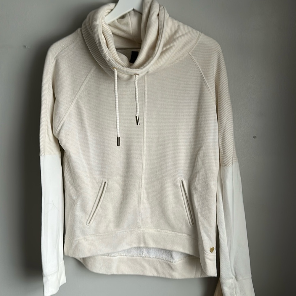 Betsy Johnson sweatshirt Size L